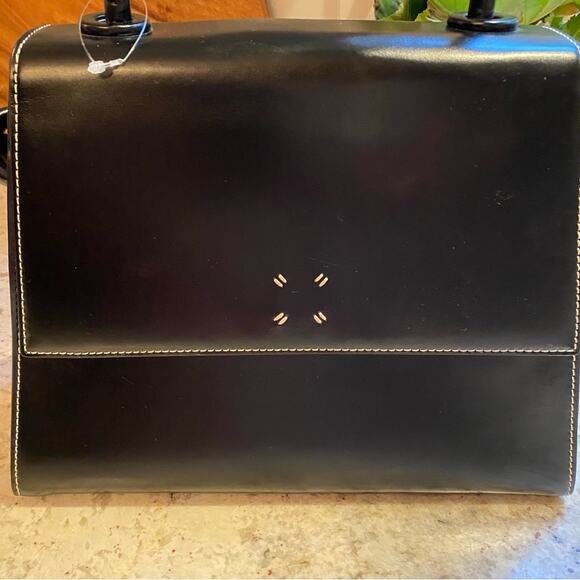 Vasic $350+ Large Bee Black Handle Leather Shoulder Bag - Picture 6 of 16